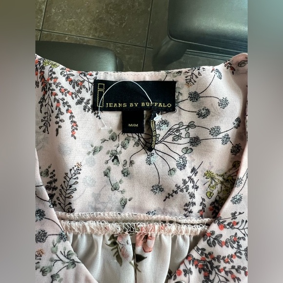 Buffalo David Bitton Cream Bell Sleeve Blouse - Picture 5 of 5